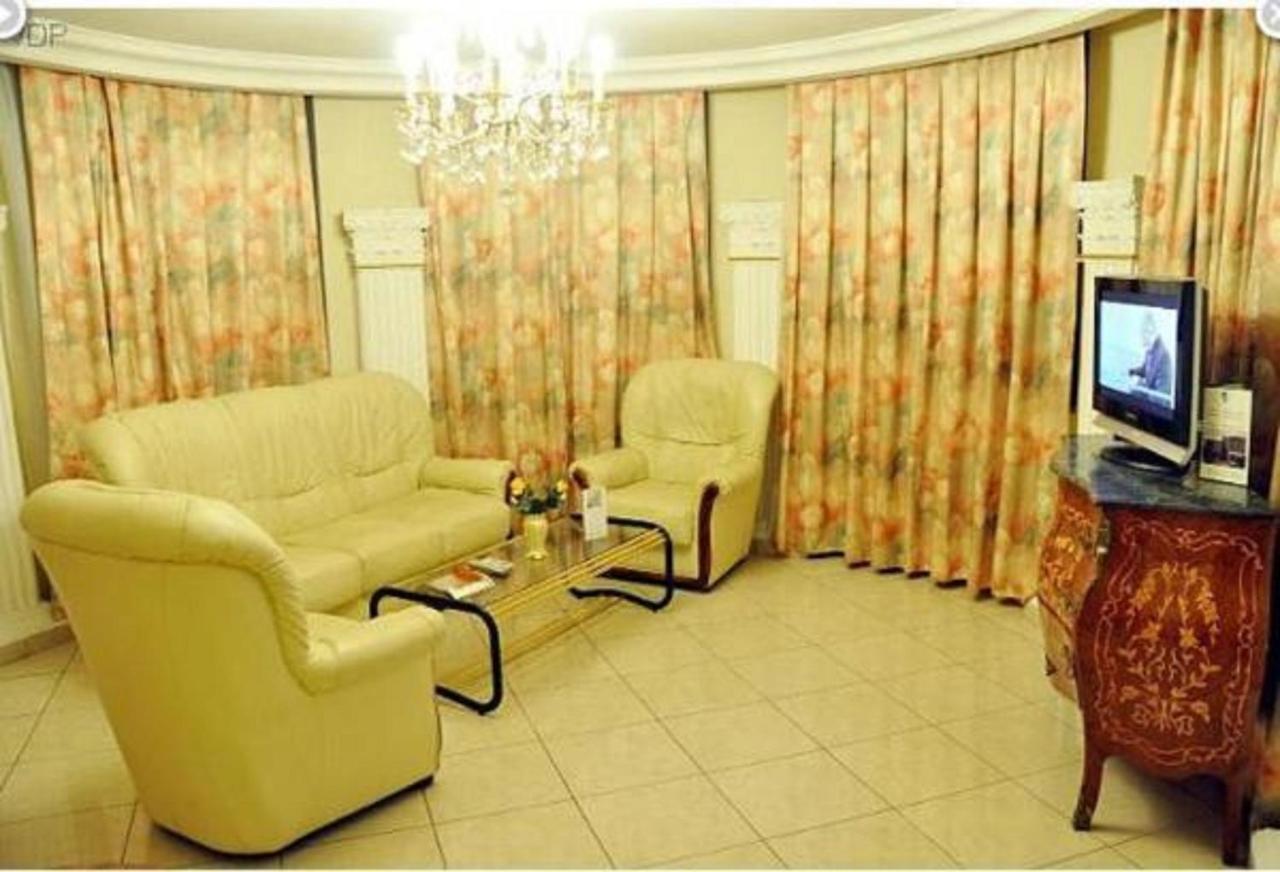 Hotel Vallee Des Princes Дуала Екстериор снимка