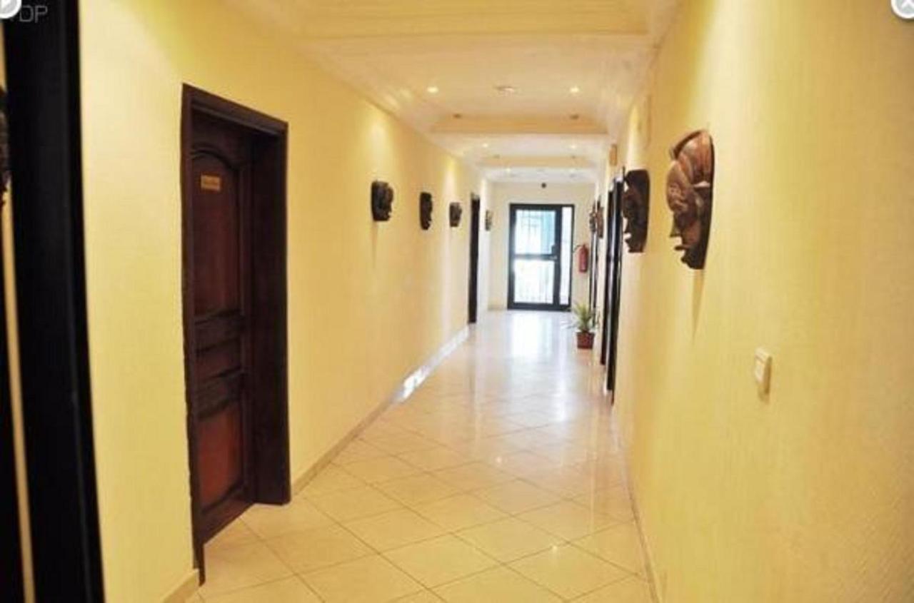Hotel Vallee Des Princes Дуала Екстериор снимка