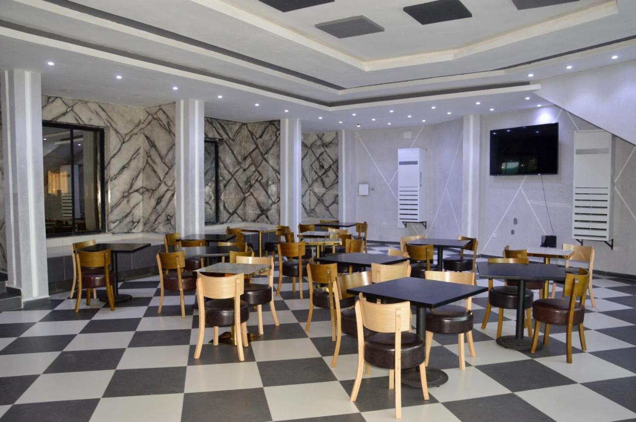 Hotel Vallee Des Princes Дуала Екстериор снимка