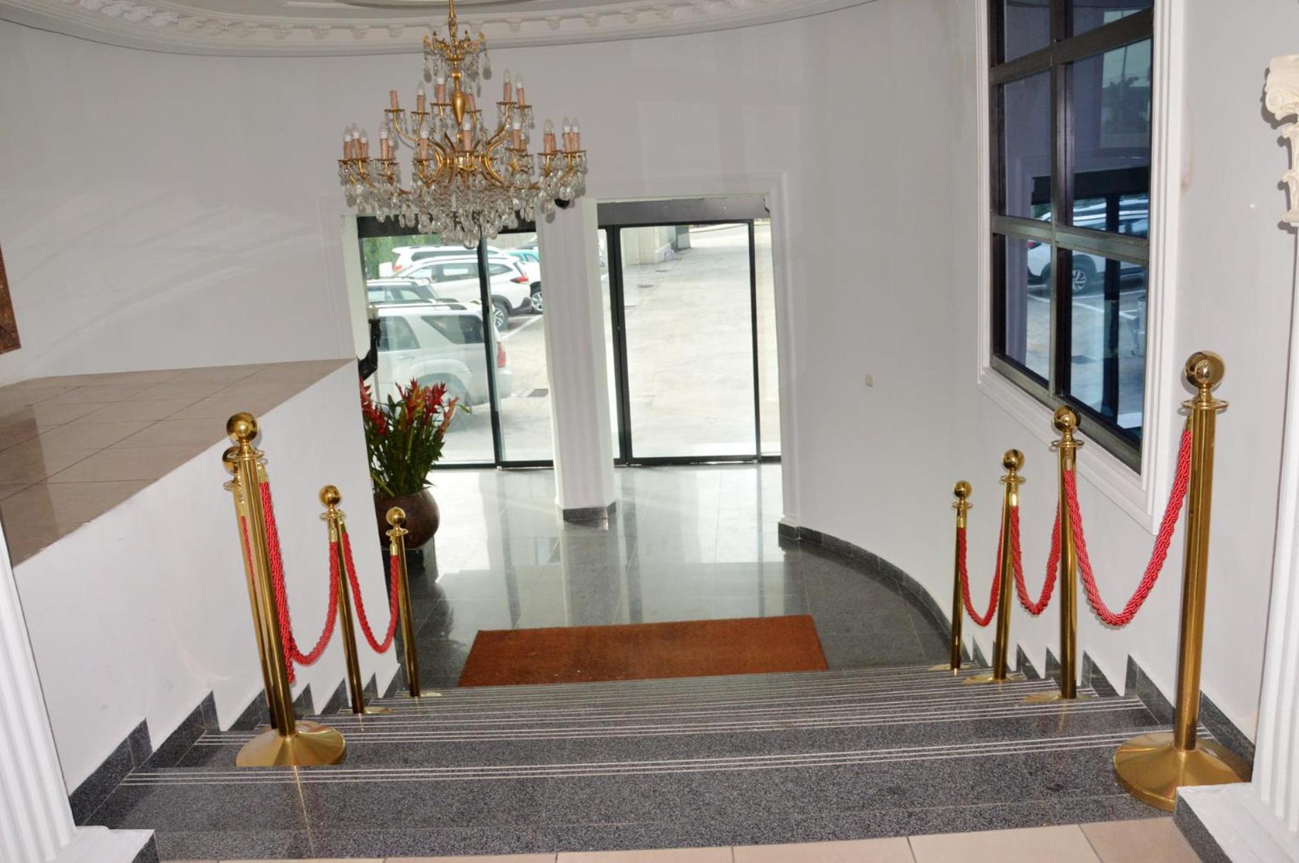 Hotel Vallee Des Princes Дуала Екстериор снимка