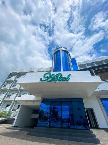 Hotel Vallee Des Princes Дуала Екстериор снимка