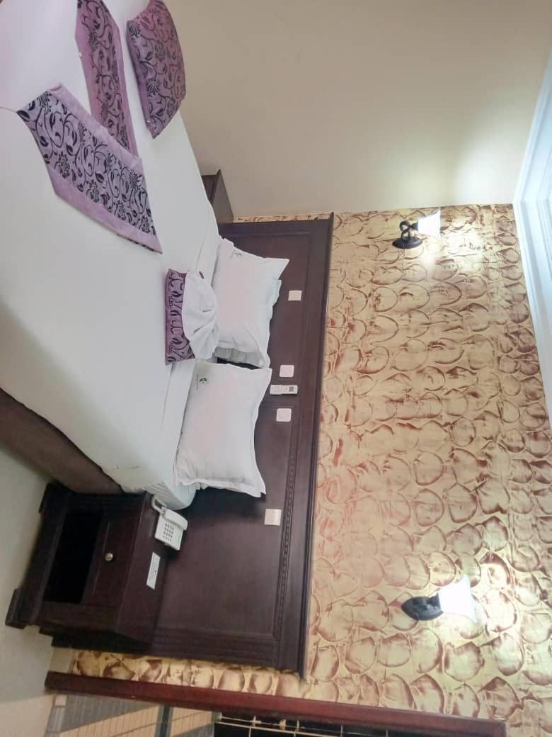 Hotel Vallee Des Princes Дуала Екстериор снимка
