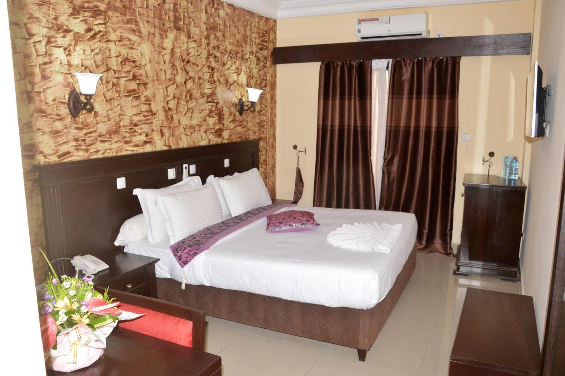 Hotel Vallee Des Princes Дуала Екстериор снимка