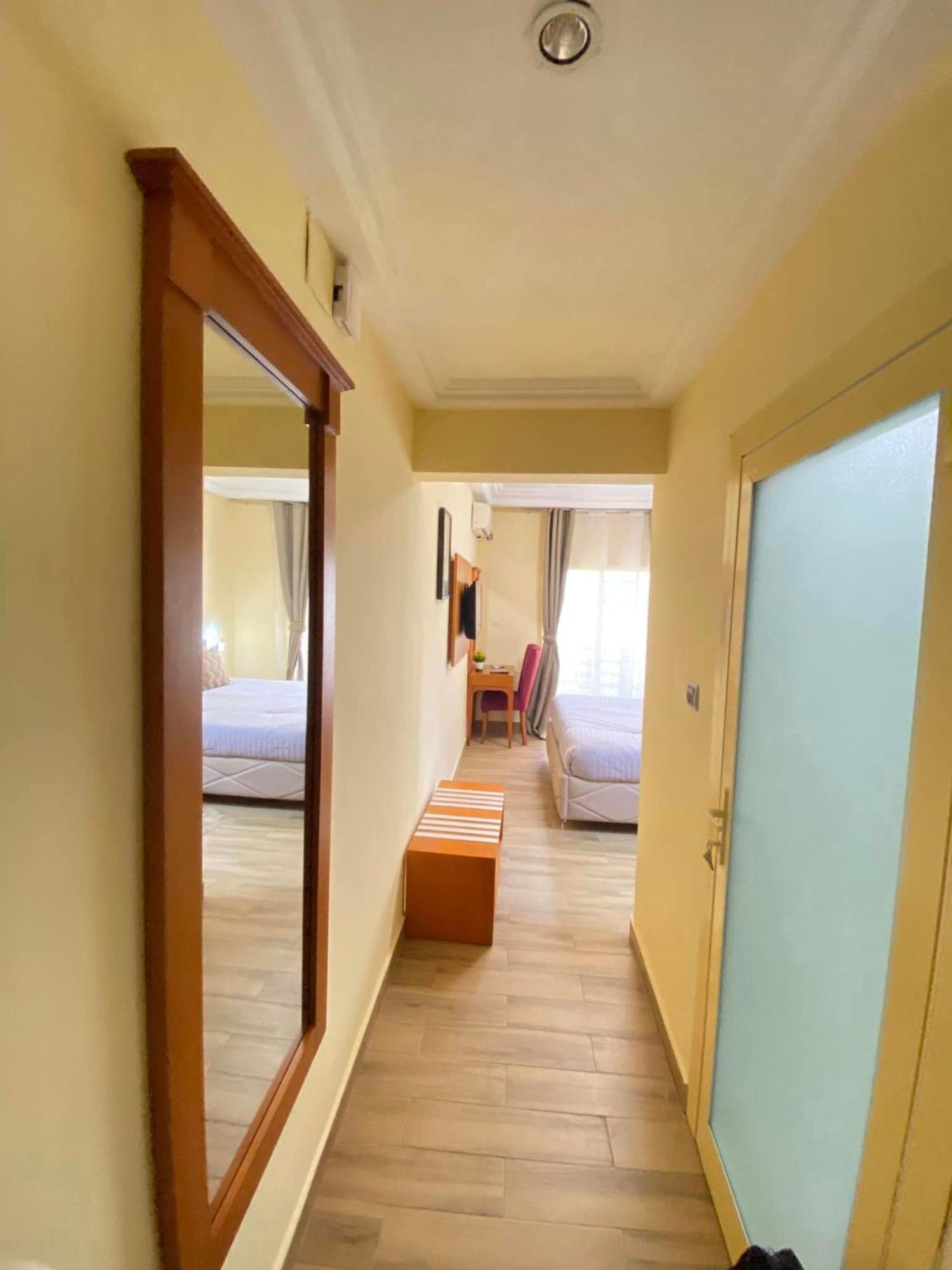 Hotel Vallee Des Princes Дуала Екстериор снимка