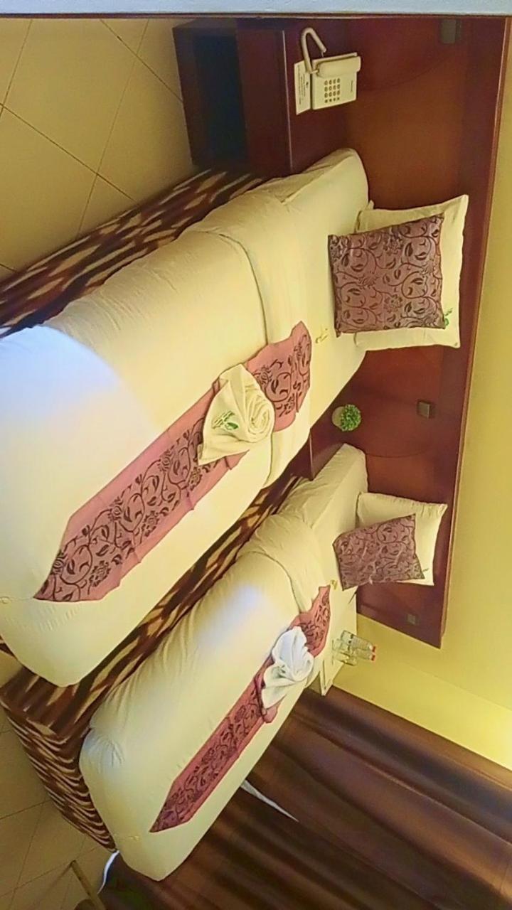 Hotel Vallee Des Princes Дуала Екстериор снимка