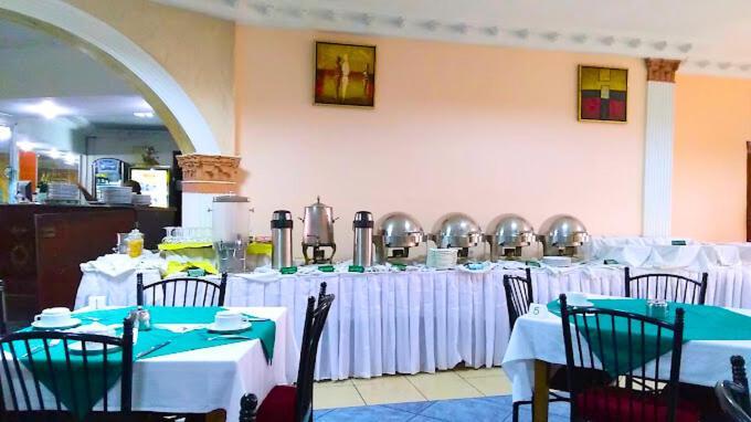 Hotel Vallee Des Princes Дуала Екстериор снимка
